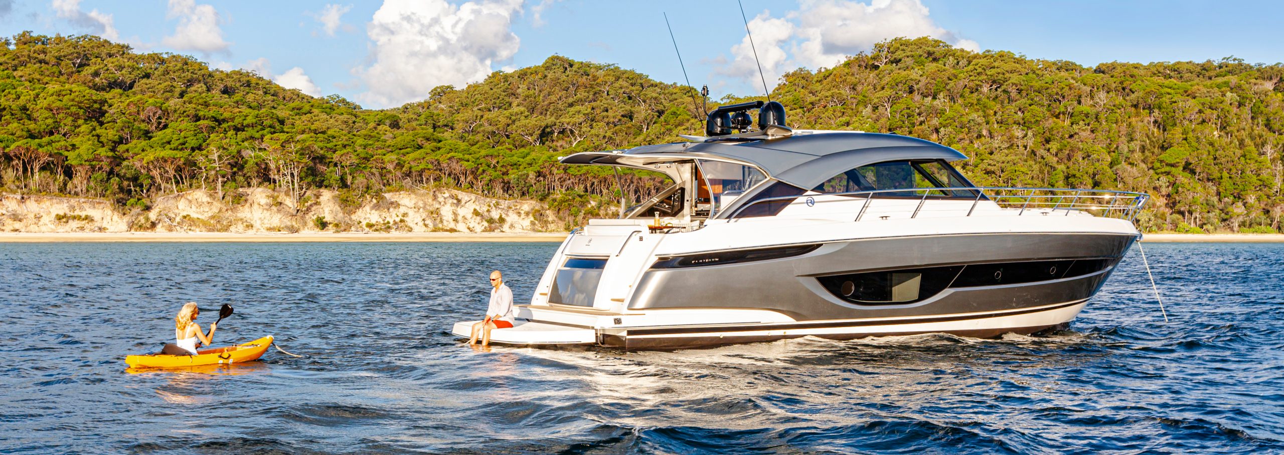 Riviera 4600 Sport Yacht Platinum Edition Exterior Lifestyle 04